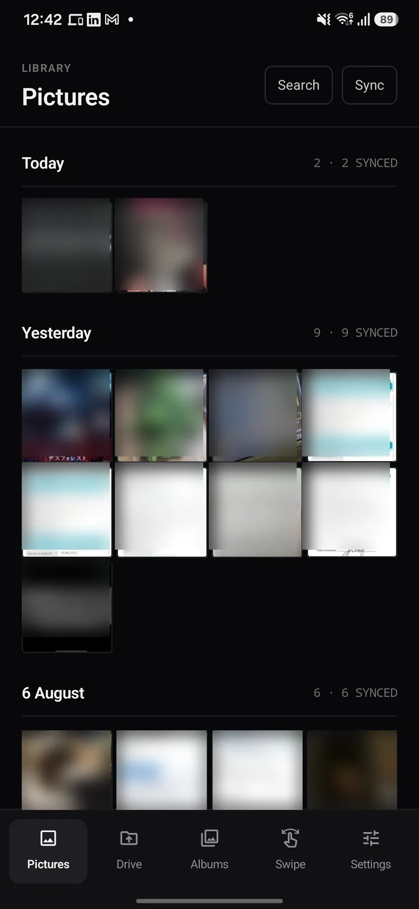 Android app, Pictures: the camera roll by day with a synced count per day.